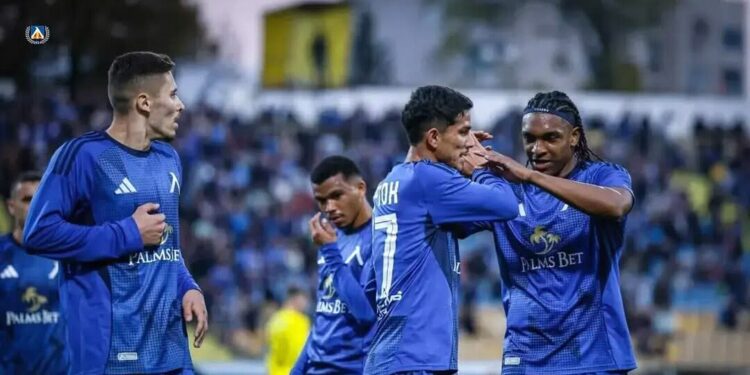 „Сините“ и Хулио Веласкес са в странна ситуация, меко казано, нуждаят се от убедителна победа.