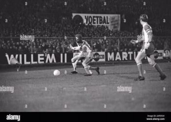 ПРИЗРАЦИТЕ НА АМСТЕРДАМ! Левски Търси Вдъхновение в „Славната Битка с Аякс“ На фона на Настоящата Криза