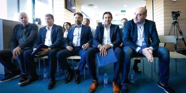 ПРЕДАТЕЛЬСКО ЗАВРЪЩАНЕ: ДЕСПОДОВ ПОДПИСВА С ЛЕВСКИ! ФЕНОВЕТЕ ИЗБУХВАТ – ЩЕ ЛИ БЛУ СТАР НАЙ-НАКРАЯ КУПИ БИЖУТО В КОРОНАТА?