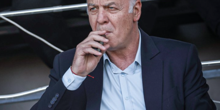 „Аутсайдерът триумфира: Шокиращо разочарование разтърсва класирането в лигата!“