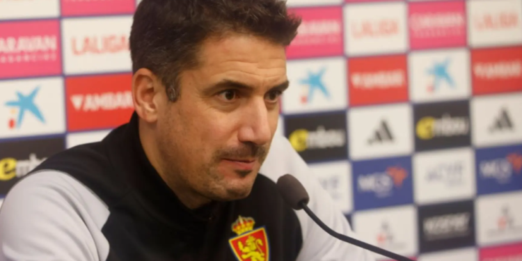 🙏✨ ⚪🔵Треньорът на Левски София Хулио Велакес излезе със специална фланелка за интервюто с DIEMA SPORT след победата със 7:0 над Славия.