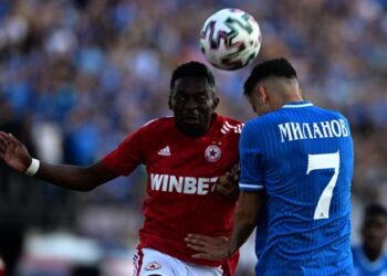 ЦСКА София се оказа в недоразумение, след като треньорът се скара с президента на клуба