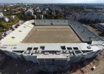 Банката на Ботев, град Пловдив, се завръща на реновирания стадион, за да балансира финансите си