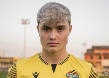 Руски TikTokker с 1,7 милиона последователи подписа с отбора от първа дивизия на България ПФК Ботев, Пловдив след успешно пробно участие.