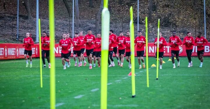 Спортно-техническото ръководство на Академията на ЦСКА е подготвило списък с талантливи играчи…. Подробности: